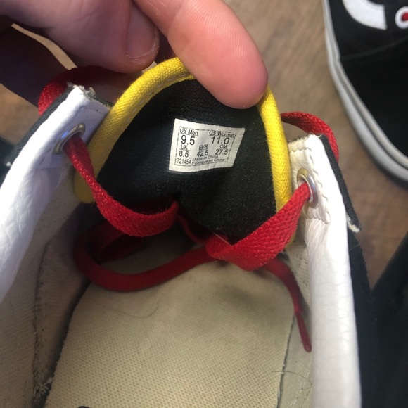 Custom Vans Disney Old Skool - Picture 2 of 3